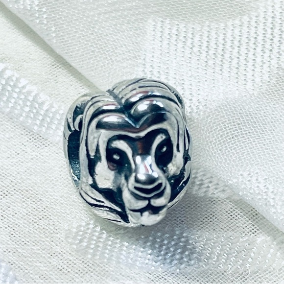 🦁 NWOT Simba Charm - The Lion King✨ - Picture 7 of 7